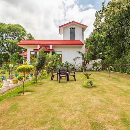 Stone Bridge Villa 古尔冈 外观 照片